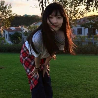 马路对面的房子封面